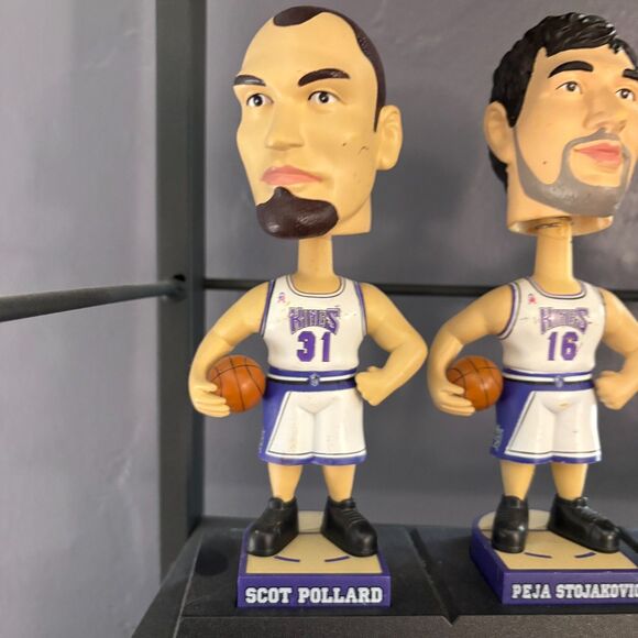 2002 Sacramento Kings Carl’s Jr. Series Bobblehead with Stand - Picture 6 of 7